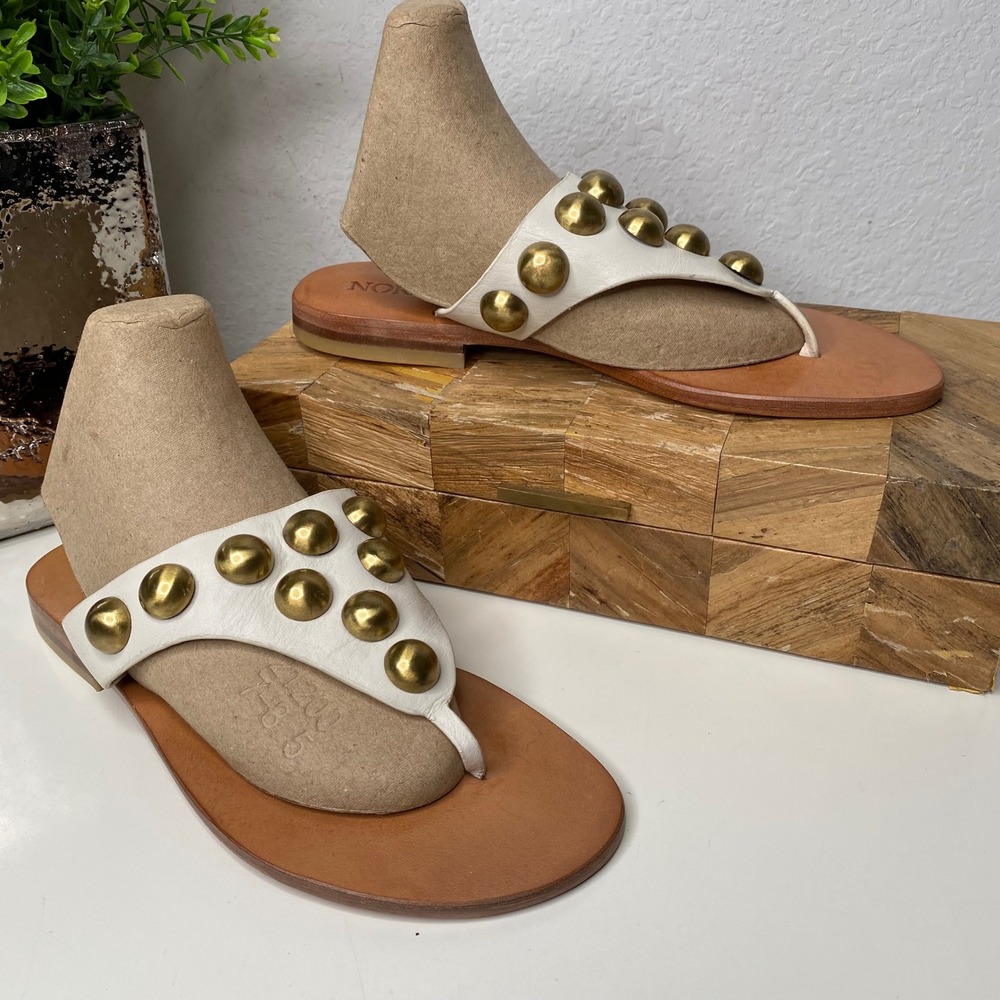 Nora Lotta Nala White Leather Gold Studded Sandals Flip Flops Size 35 EU/5 US‎